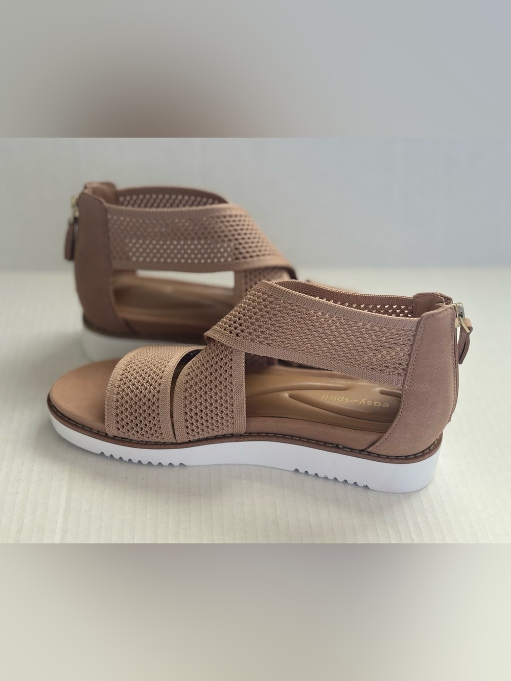 Easy Spirit Women's Wander Lightweight Strappy Sandals Taupe Arch Support Sz 8M